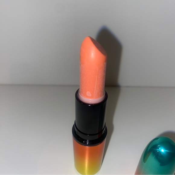 Mac wash and dry lipstick bundle - Picture 7 of 11
